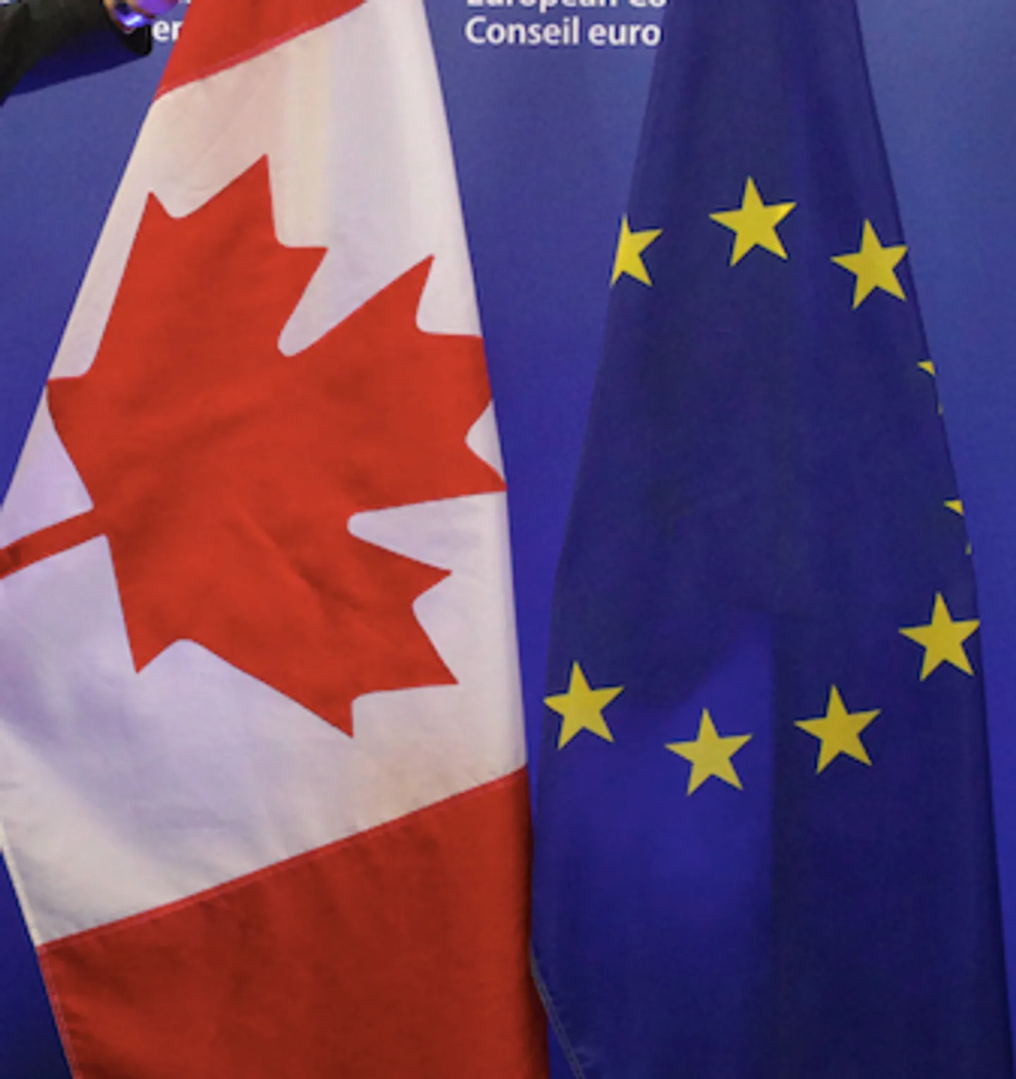 كانادا ئامېرىكاغا بولغان مۇداپىئە بېقىندىلىقىنى ئازايتىش ئۈچۈن ياۋروپا بىلەن سۆھبەتلەشمەكتە